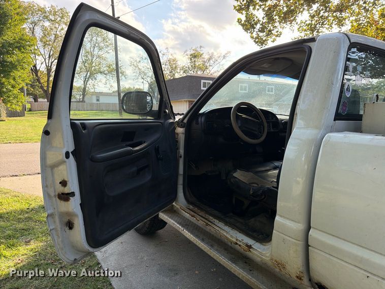 image for item FU4795 2002 Dodge Ram 2500 pickup truck