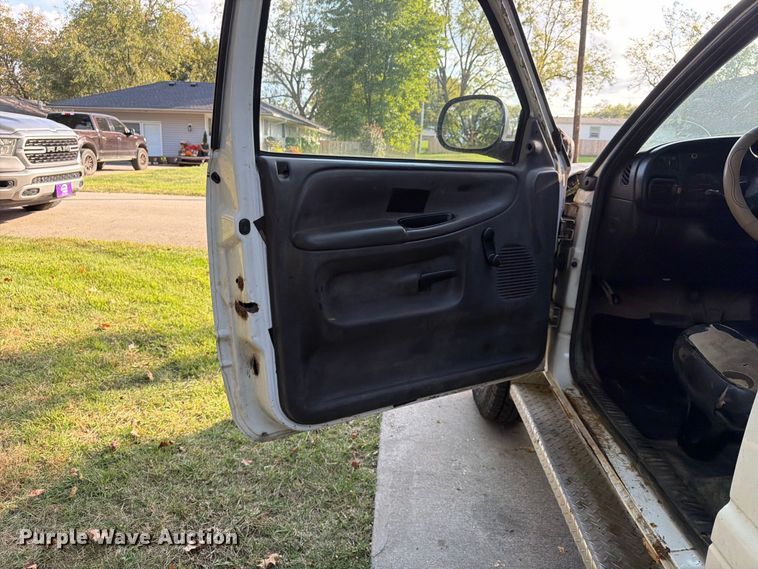 image for item FU4795 2002 Dodge Ram 2500 pickup truck