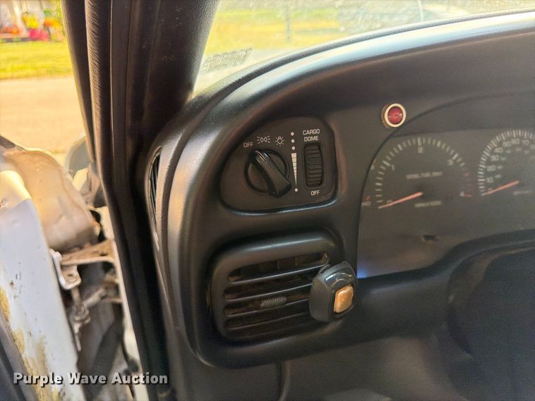 image for item FU4795 2002 Dodge Ram 2500 pickup truck