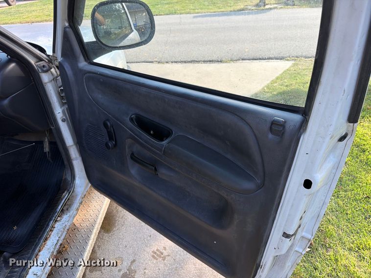 image for item FU4795 2002 Dodge Ram 2500 pickup truck