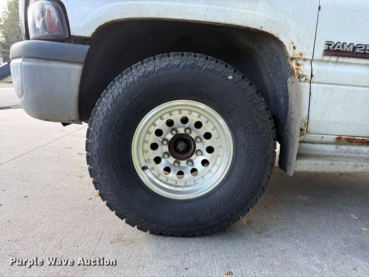 image for item FU4795 2002 Dodge Ram 2500 pickup truck