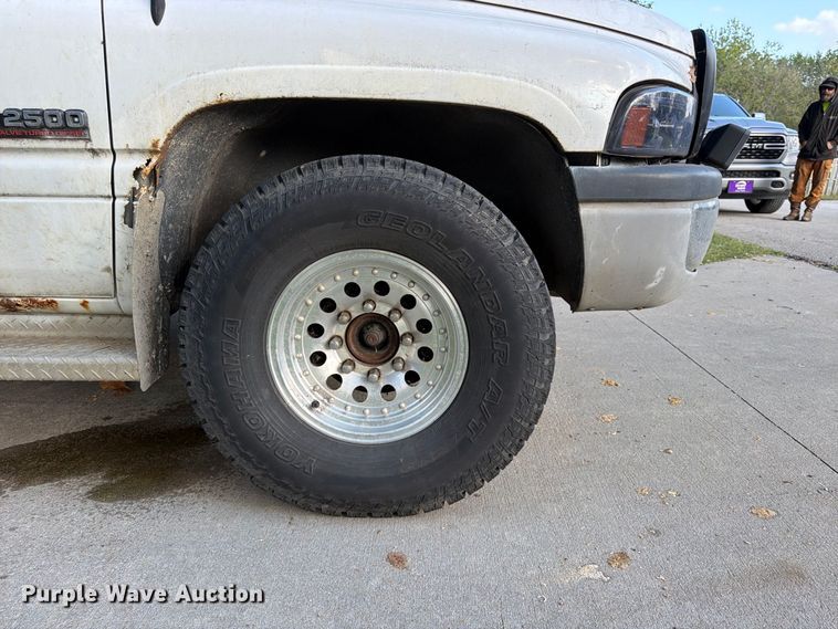 image for item FU4795 2002 Dodge Ram 2500 pickup truck