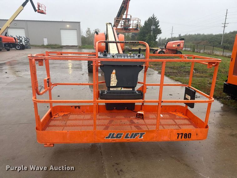 image for item FU4801 2008 JLG 800S boom lift