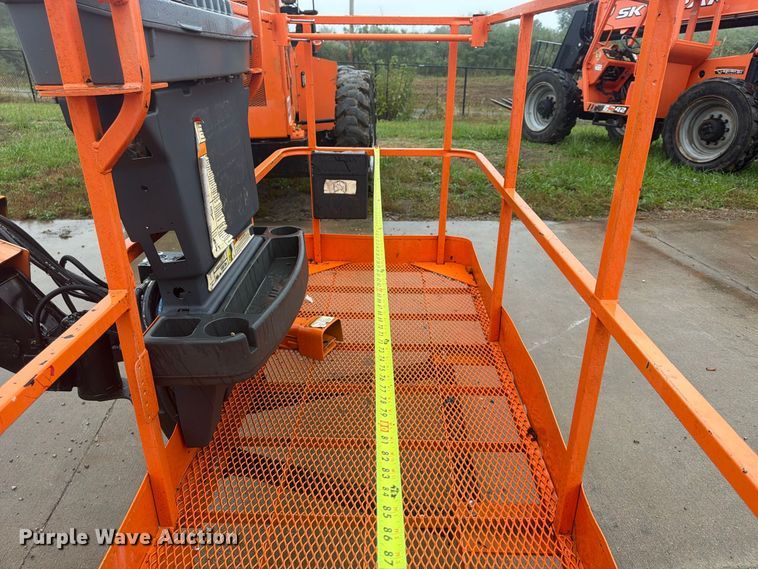 image for item FU4801 2008 JLG 800S boom lift