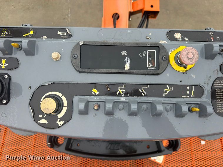 image for item FU4801 2008 JLG 800S boom lift