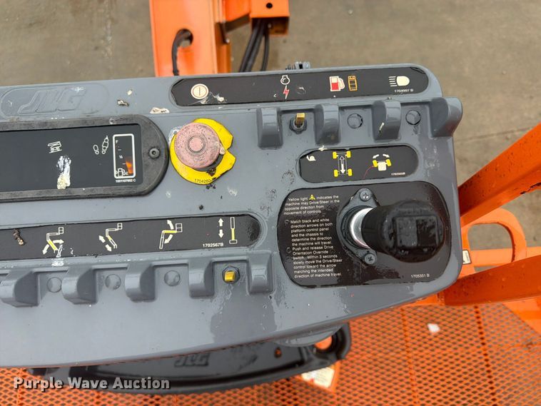 image for item FU4801 2008 JLG 800S boom lift