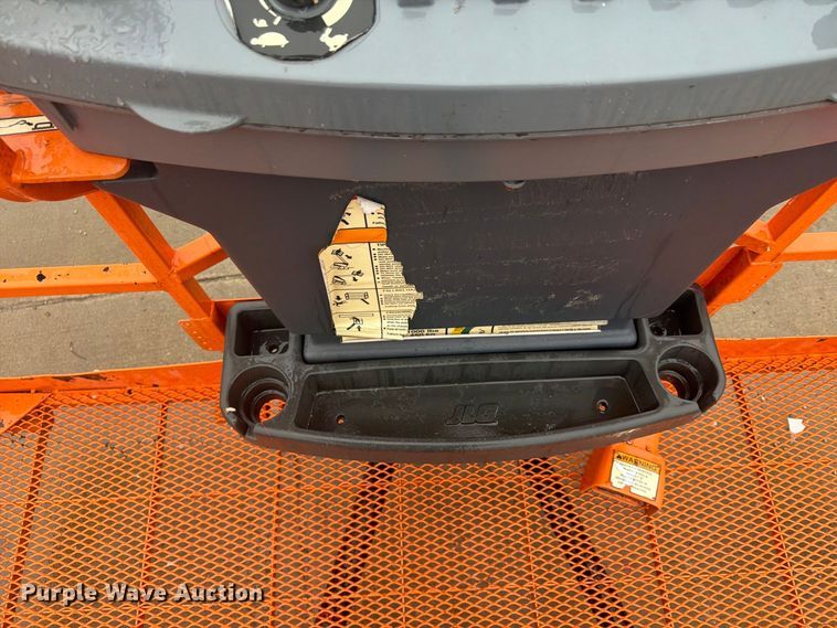 image for item FU4801 2008 JLG 800S boom lift