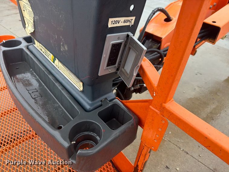 image for item FU4801 2008 JLG 800S boom lift