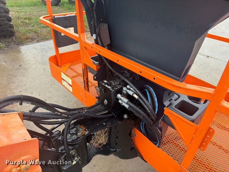image for item FU4801 2008 JLG 800S boom lift