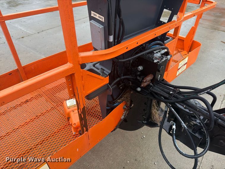 image for item FU4801 2008 JLG 800S boom lift