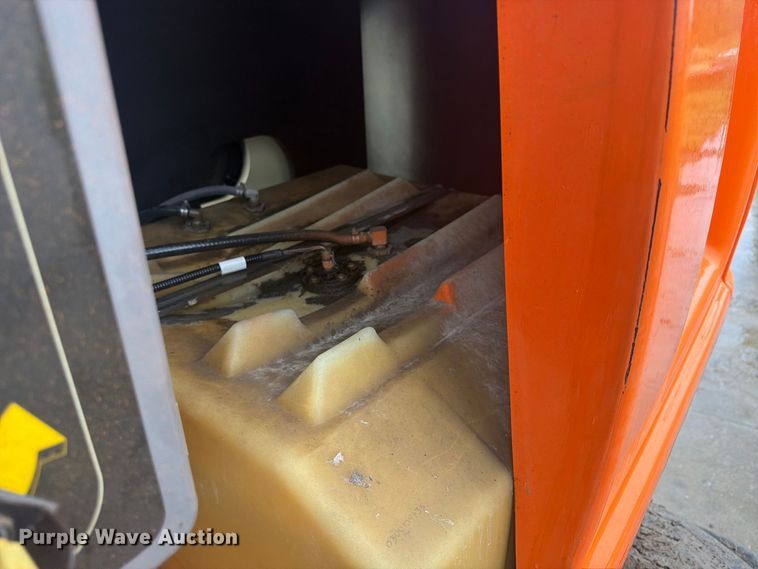 image for item FU4801 2008 JLG 800S boom lift