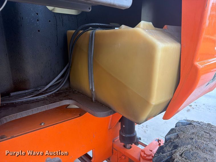 image for item FU4801 2008 JLG 800S boom lift
