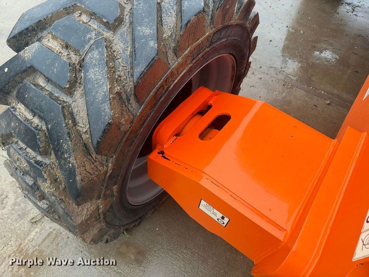 image for item FU4801 2008 JLG 800S boom lift