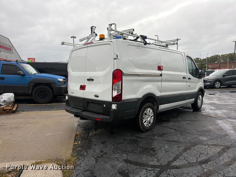 image for item FU4808 2019 Ford Transit 250 van