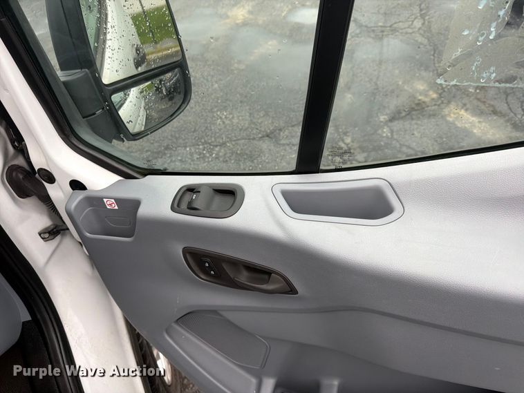 image for item FU4808 2019 Ford Transit 250 van