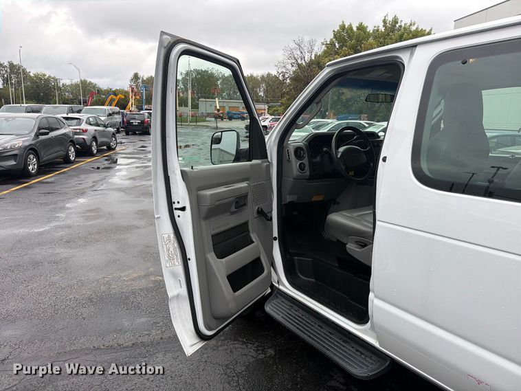 image for item FU4809 2013 Ford E350 van