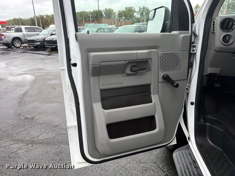image for item FU4809 2013 Ford E350 van