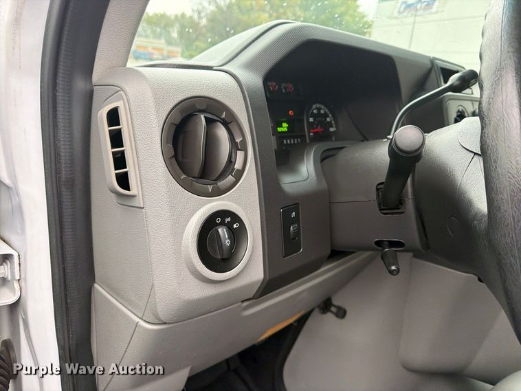 image for item FU4809 2013 Ford E350 van