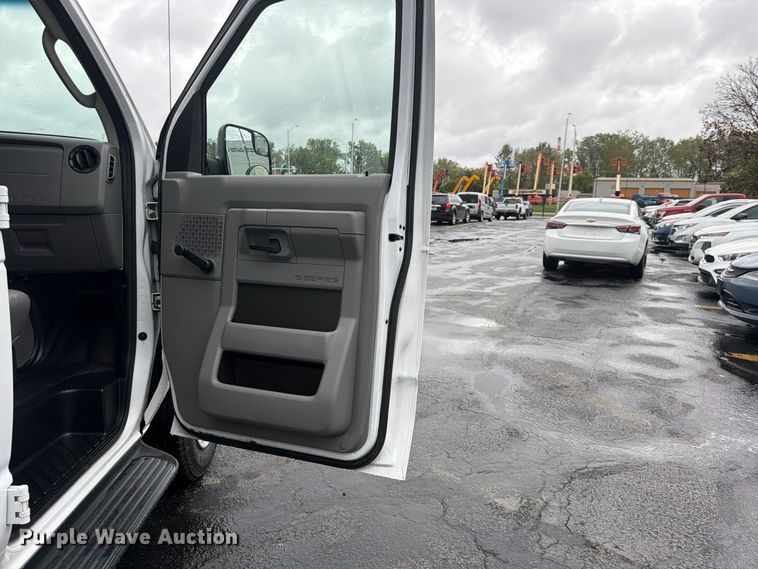 image for item FU4809 2013 Ford E350 van