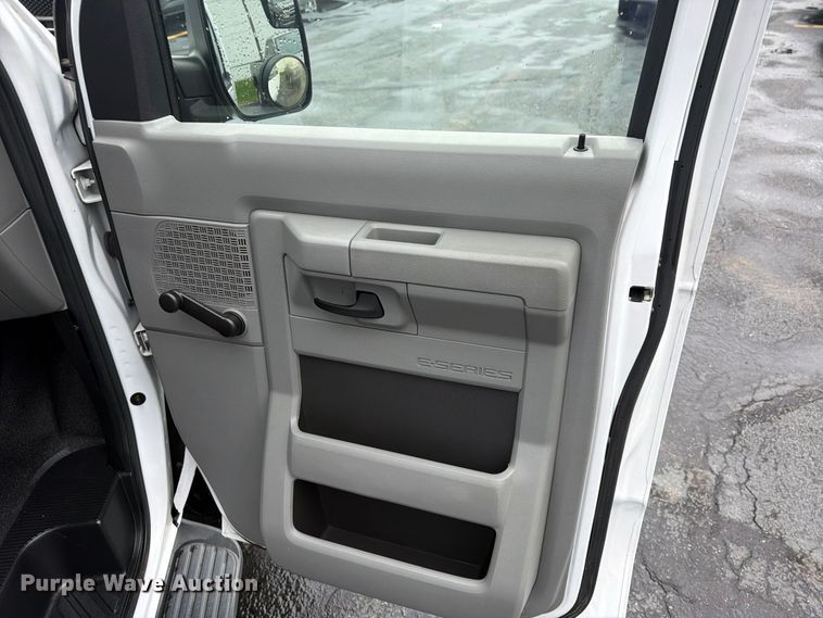 image for item FU4809 2013 Ford E350 van
