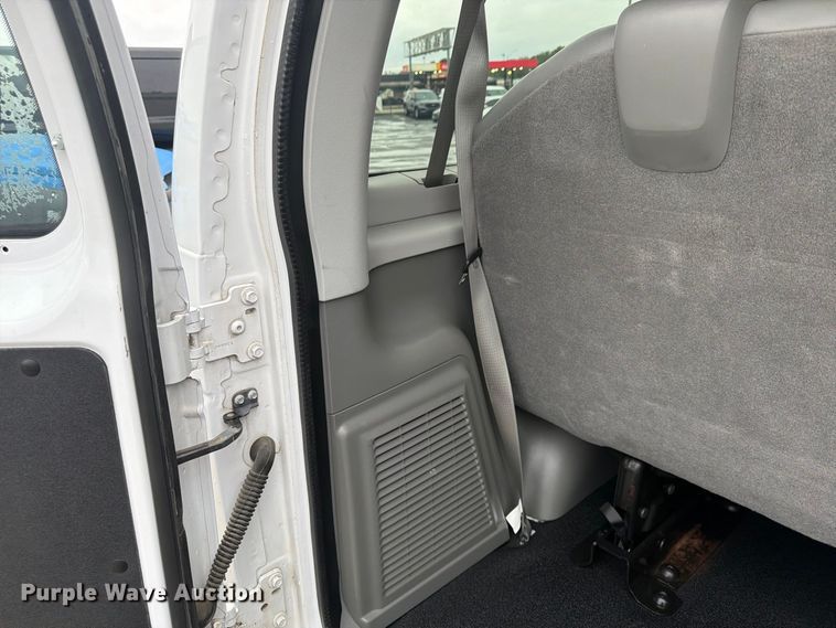 image for item FU4809 2013 Ford E350 van