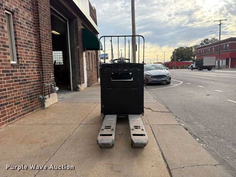 image for item FU4811 2019 Yale MPE060LGN24T2748 pallet jack
