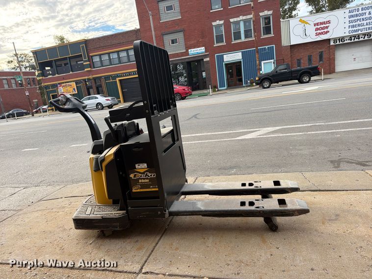 image for item FU4811 2019 Yale MPE060LGN24T2748 pallet jack