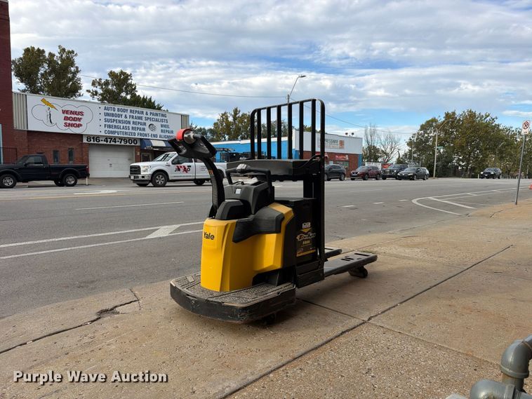 image for item FU4811 2019 Yale MPE060LGN24T2748 pallet jack