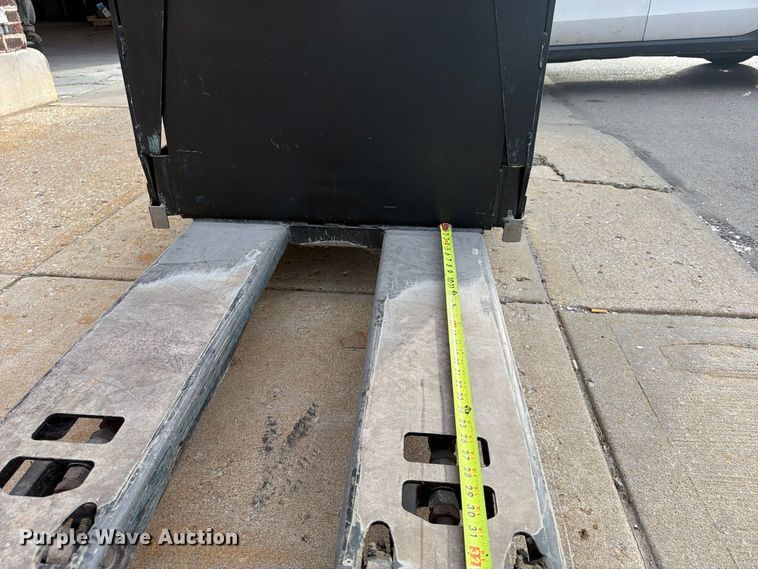image for item FU4811 2019 Yale MPE060LGN24T2748 pallet jack
