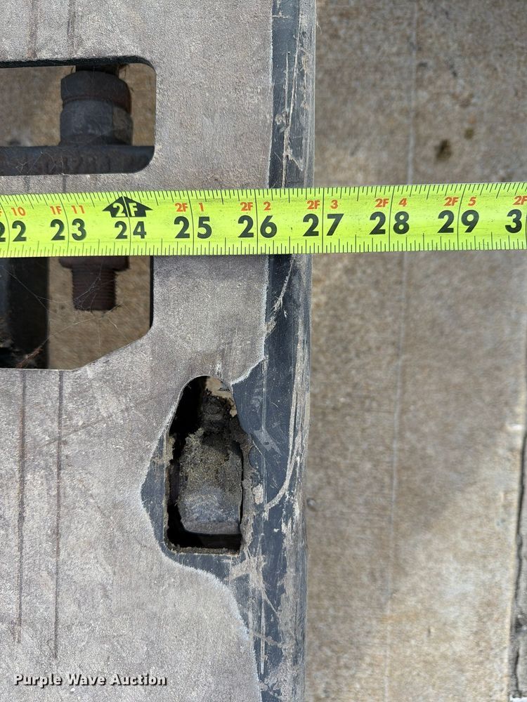 image for item FU4811 2019 Yale MPE060LGN24T2748 pallet jack