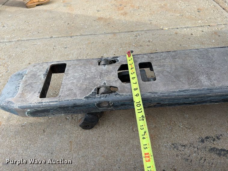 image for item FU4811 2019 Yale MPE060LGN24T2748 pallet jack