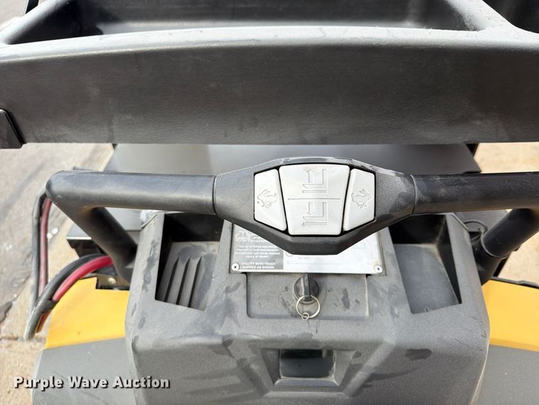image for item FU4811 2019 Yale MPE060LGN24T2748 pallet jack