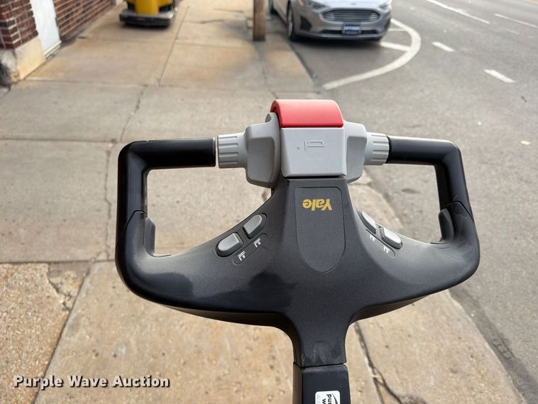 image for item FU4811 2019 Yale MPE060LGN24T2748 pallet jack