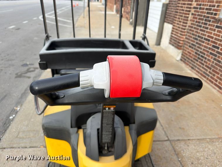 image for item FU4811 2019 Yale MPE060LGN24T2748 pallet jack