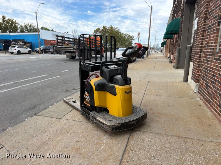 image for item FU4812 2019 Yale MPE060LGN24T2748 pallet jack
