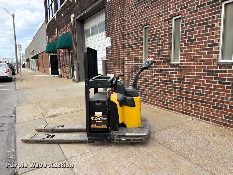 image for item FU4812 2019 Yale MPE060LGN24T2748 pallet jack