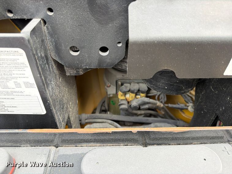 image for item FU4812 2019 Yale MPE060LGN24T2748 pallet jack