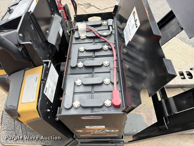 image for item FU4812 2019 Yale MPE060LGN24T2748 pallet jack