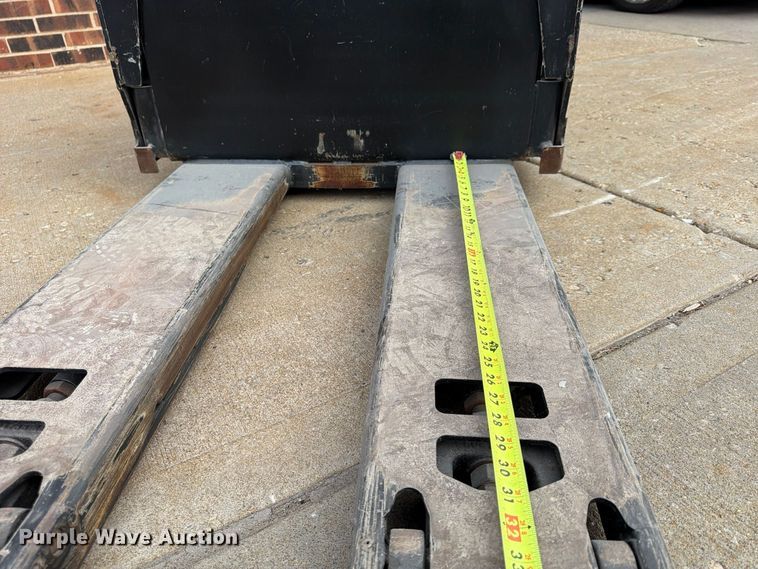 image for item FU4812 2019 Yale MPE060LGN24T2748 pallet jack