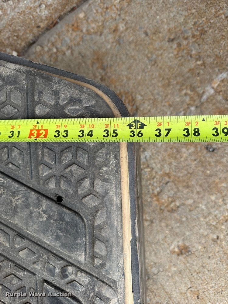image for item FU4812 2019 Yale MPE060LGN24T2748 pallet jack