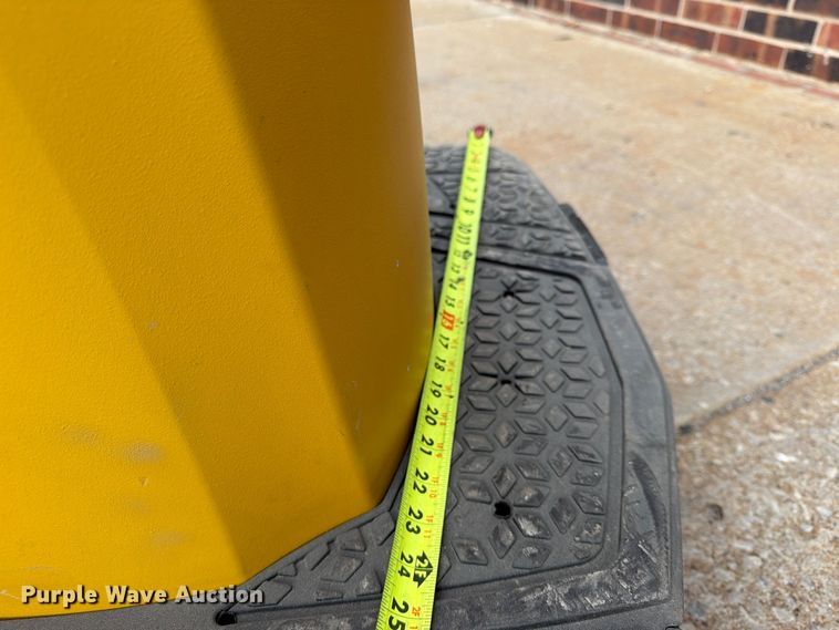image for item FU4812 2019 Yale MPE060LGN24T2748 pallet jack