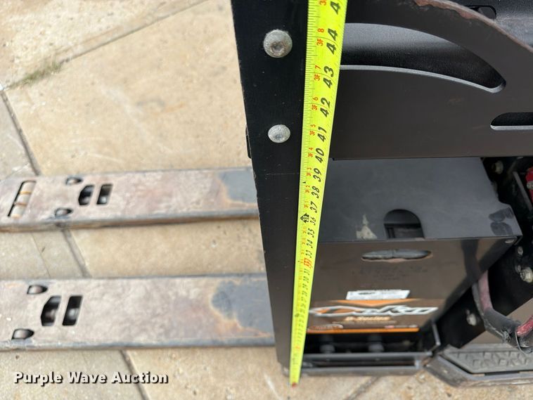 image for item FU4812 2019 Yale MPE060LGN24T2748 pallet jack