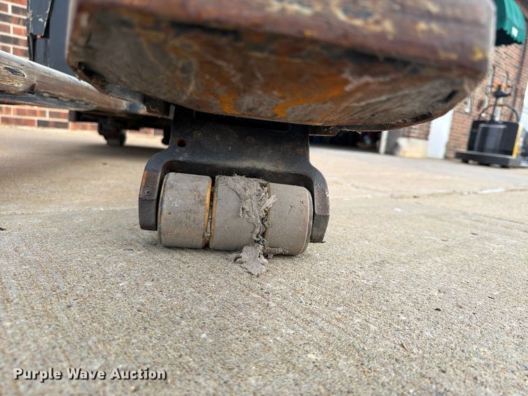 image for item FU4812 2019 Yale MPE060LGN24T2748 pallet jack