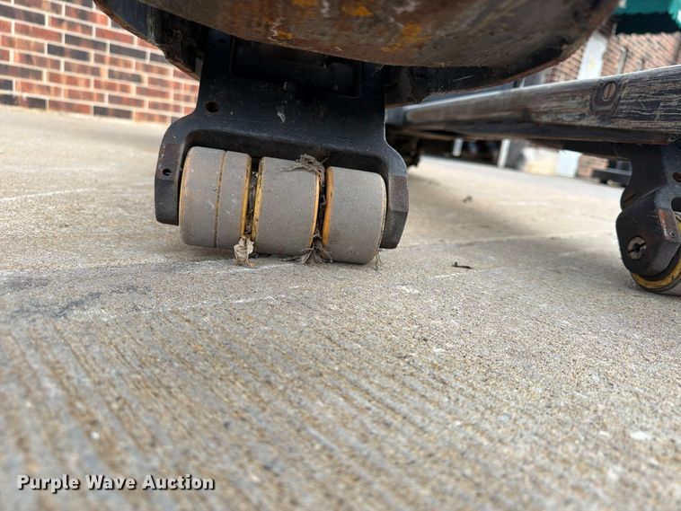 image for item FU4812 2019 Yale MPE060LGN24T2748 pallet jack