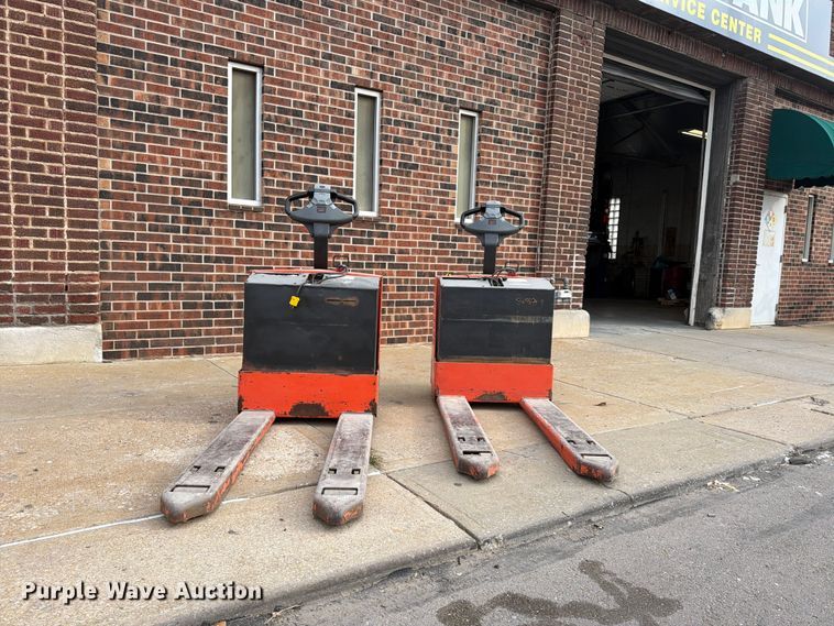 image for item FU4813 (2) Toyota 7HBW23 pallet jacks