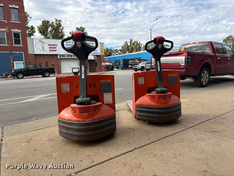 image for item FU4813 (2) Toyota 7HBW23 pallet jacks