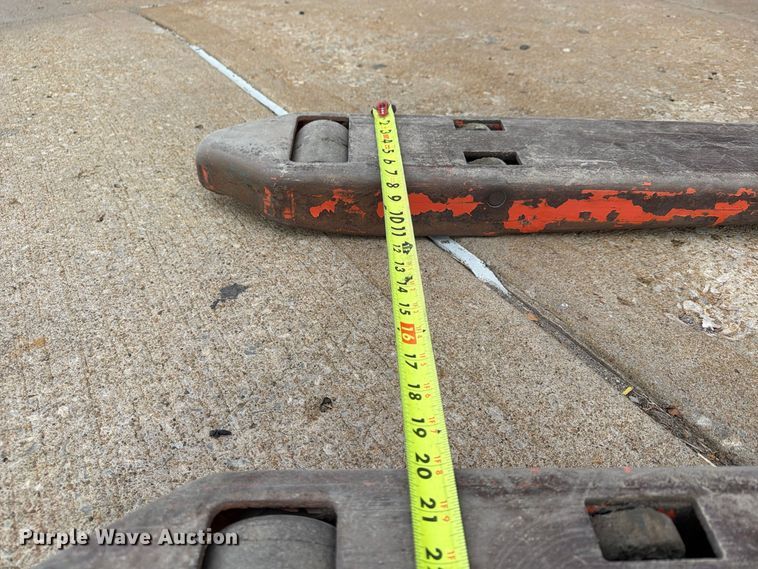 image for item FU4813 (2) Toyota 7HBW23 pallet jacks