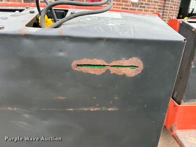image for item FU4813 (2) Toyota 7HBW23 pallet jacks