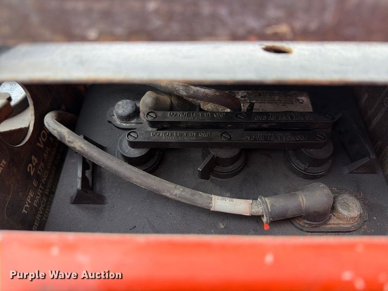 image for item FU4813 (2) Toyota 7HBW23 pallet jacks