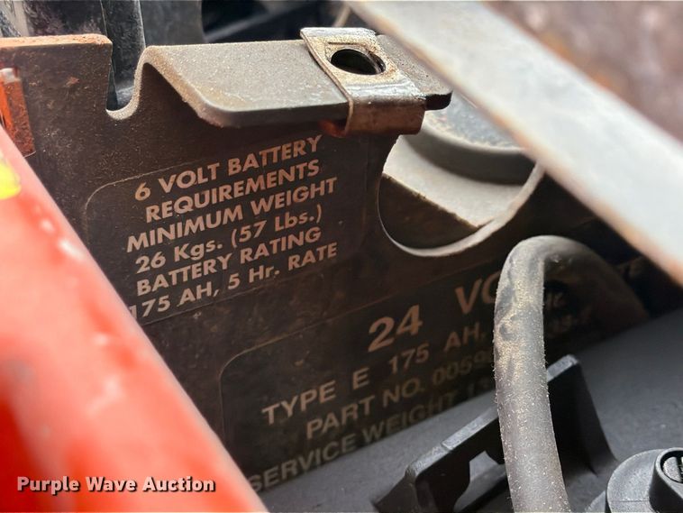 image for item FU4813 (2) Toyota 7HBW23 pallet jacks